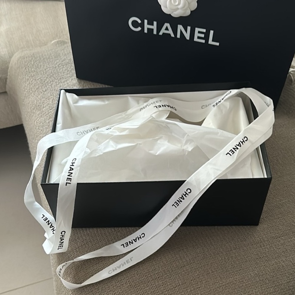 Chanel Bag + Box + Ribbon - Picture 5 of 5